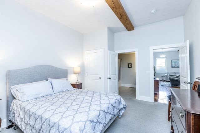 8 Union St 1, Salem, MA 01970