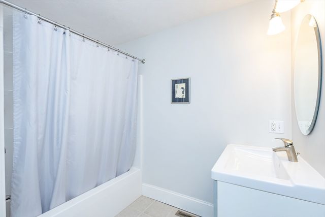 8 Union St 1, Salem, MA 01970