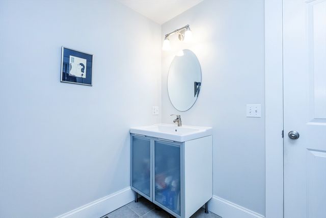 8 Union St 1, Salem, MA 01970