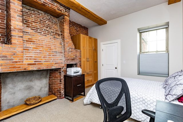 8 Union St 1, Salem, MA 01970