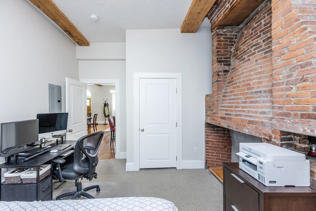 8 Union St 1, Salem, MA 01970