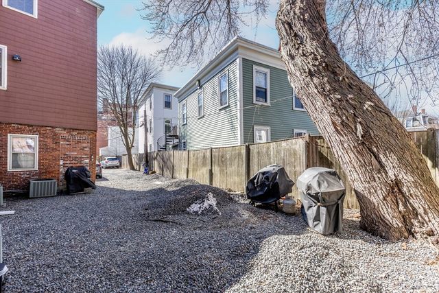 8 Union St 1, Salem, MA 01970