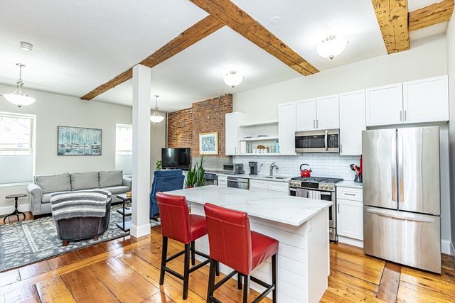 8 Union St 1, Salem, MA 01970