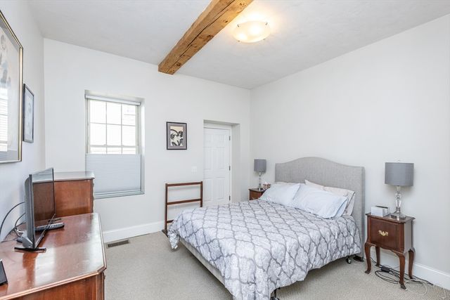 8 Union St 1, Salem, MA 01970