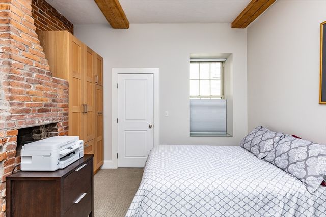 8 Union St 1, Salem, MA 01970