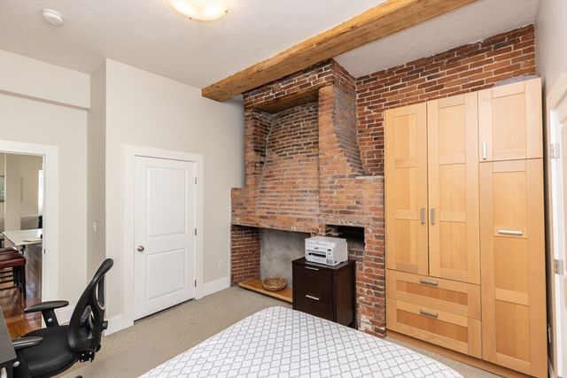 8 Union St 1, Salem, MA 01970