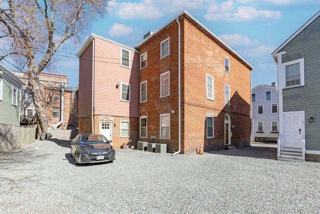 8 Union St 1, Salem, MA 01970