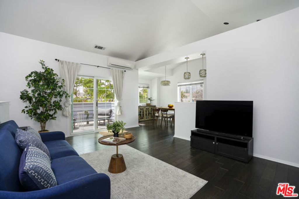 2003 Artesia Boulevard 105, Torrance, CA 90504