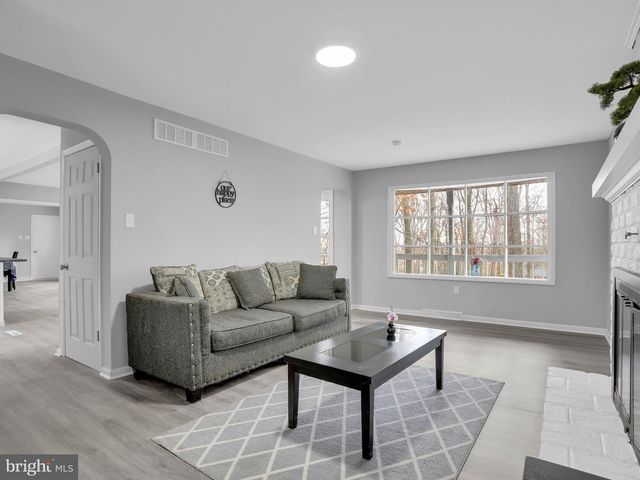 7923 HICKORY RD, Stewartstown, PA 17363