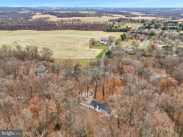 7923 HICKORY RD, Stewartstown, PA 17363