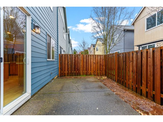 1215 Sw 175TH Ave, Beaverton, OR 97003