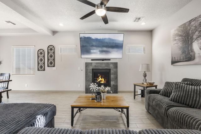 1694 Tesoro Loop NW, Los Lunas, NM 87031
