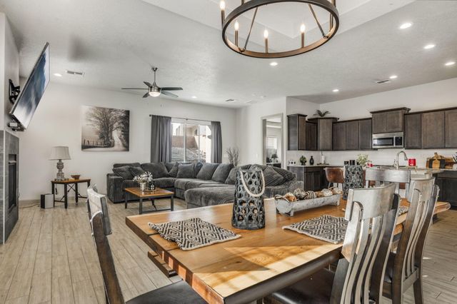 1694 Tesoro Loop NW, Los Lunas, NM 87031