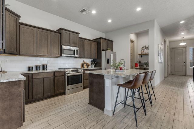 1694 Tesoro Loop NW, Los Lunas, NM 87031