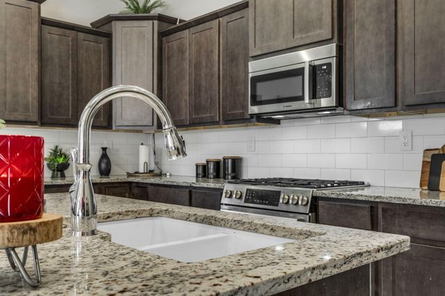 1694 Tesoro Loop NW, Los Lunas, NM 87031