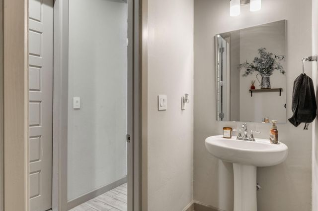 1694 Tesoro Loop NW, Los Lunas, NM 87031