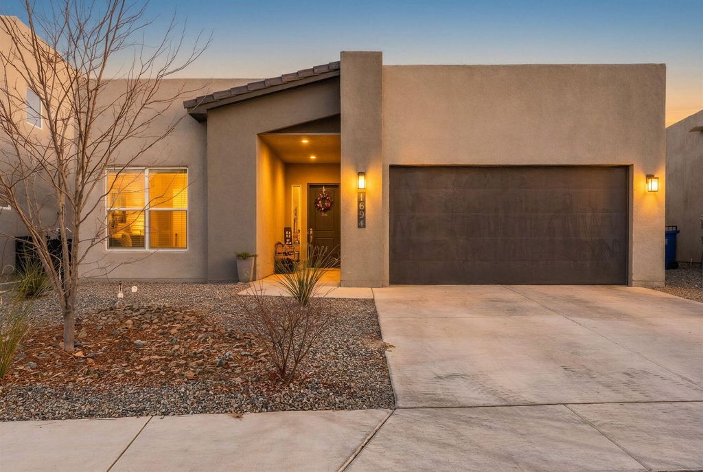 1694 Tesoro Loop NW, Los Lunas, NM 87031