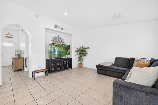 2111 W Avenue K9, Lancaster, CA 93536