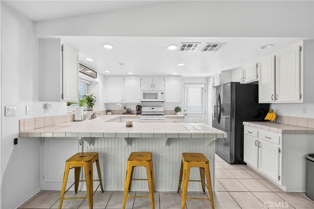2111 W Avenue K9, Lancaster, CA 93536