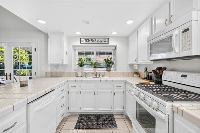 2111 W Avenue K9, Lancaster, CA 93536