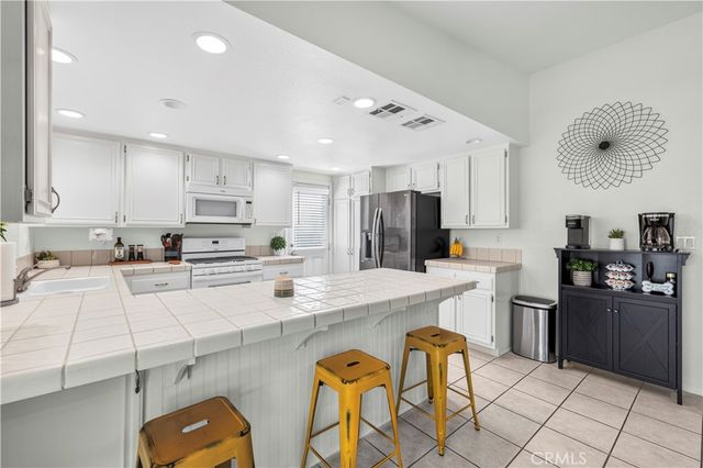 2111 W Avenue K9, Lancaster, CA 93536