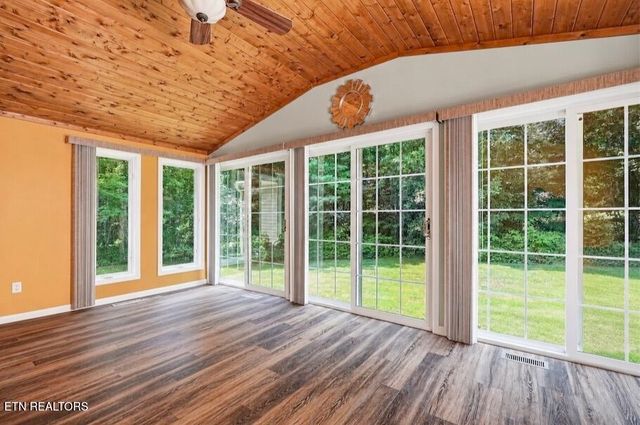 128 Prestonwood Drive, Crossville, TN 38558
