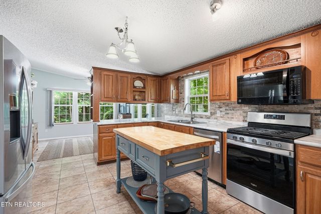 128 Prestonwood Drive, Crossville, TN 38558