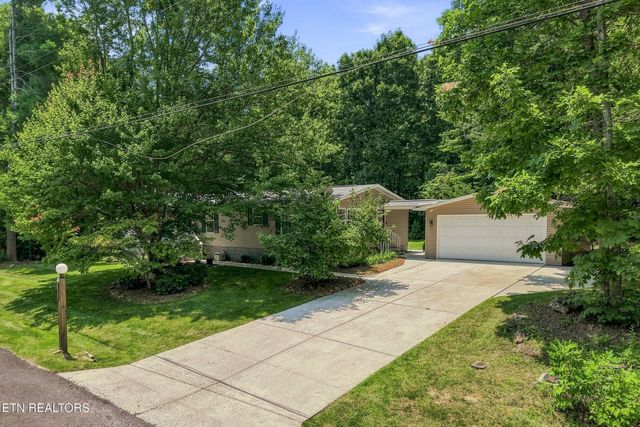 128 Prestonwood Drive, Crossville, TN 38558