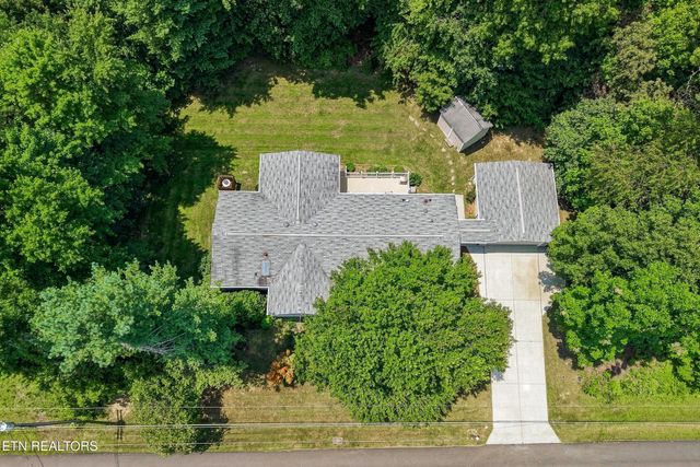 128 Prestonwood Drive, Crossville, TN 38558