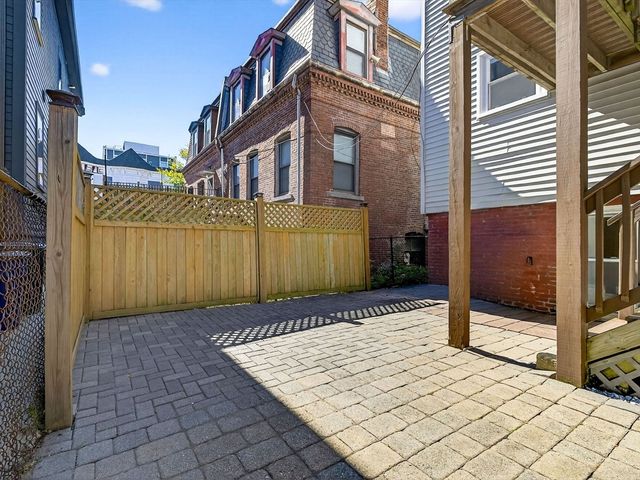 116 N St 1, Boston, MA 02127