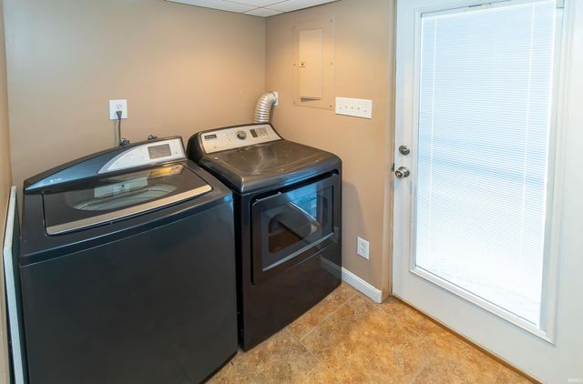 8311 Sycamore Drive, Newburgh, IN 47630