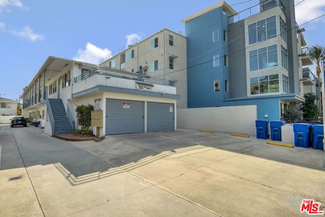 10814 Blix Street, North Hollywood (los Angeles), CA 91602