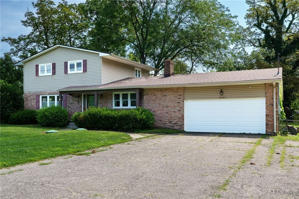 2440 E Possum Road, Springfield, OH 45502
