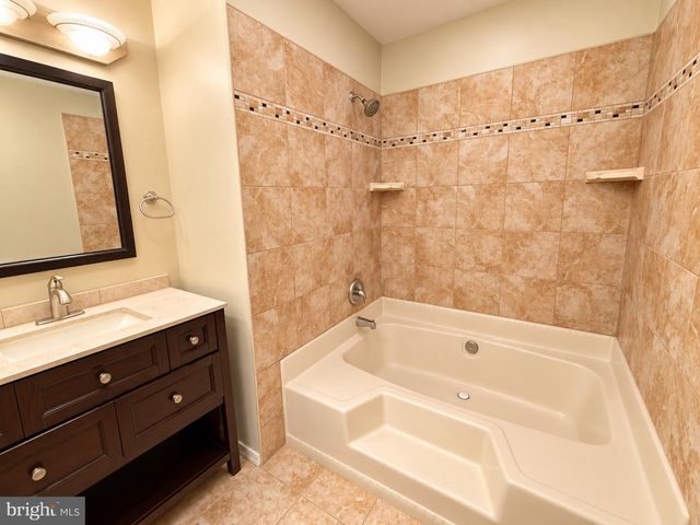 419 STEEPLECHASE CT, Deptford, NJ 08096
