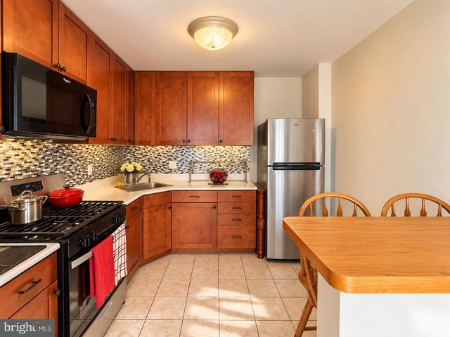 419 STEEPLECHASE CT, Deptford, NJ 08096