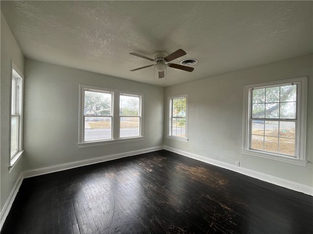 1253 Logan Ave, Corpus Christi, TX 78404