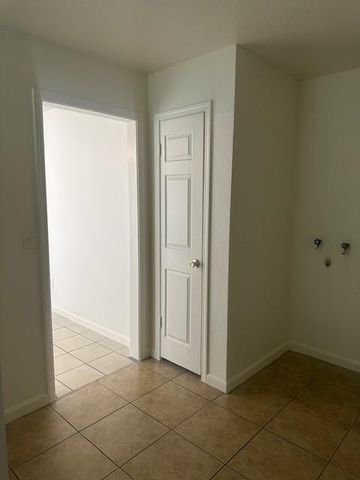2967 E Iowa Avenue, Fresno, CA 93701