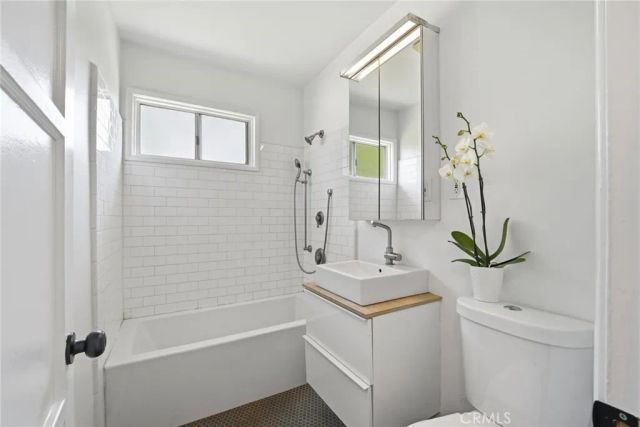 18228 Keswick, Reseda, CA 91335