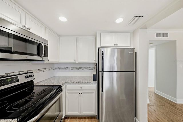 2525 W BAY DRIVE C43, Belleair Bluffs, FL 33770