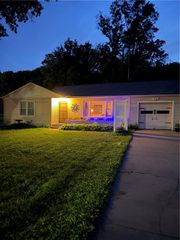208 N 4th Street, Edwardsville, KS 66111