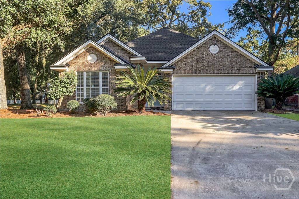 Image 1 of property listing at 15 Heron View Court, Richmond Hill, GA 31324