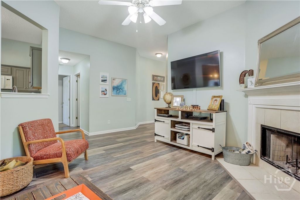 Image 10 of property listing at 15 Heron View Court, Richmond Hill, GA 31324