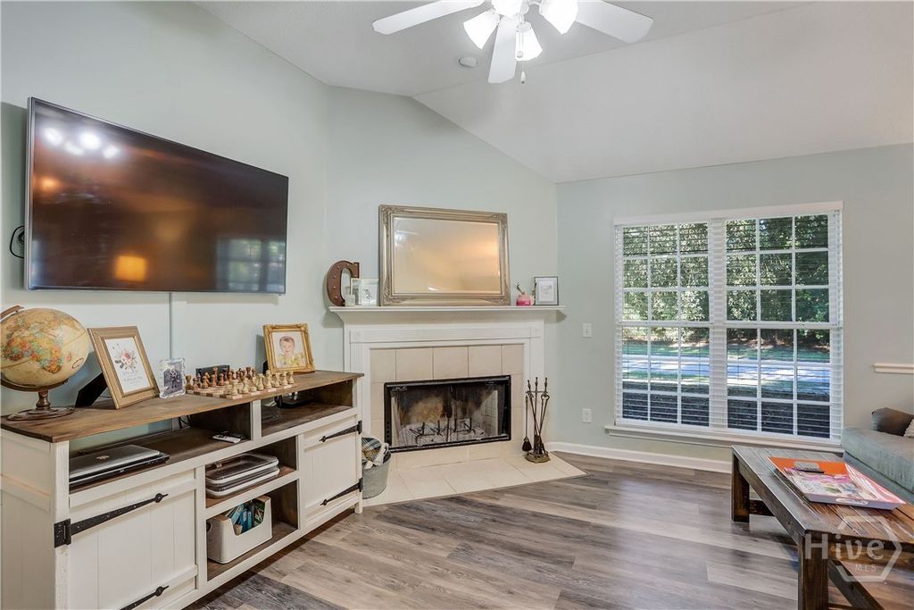 Image 11 of property listing at 15 Heron View Court, Richmond Hill, GA 31324