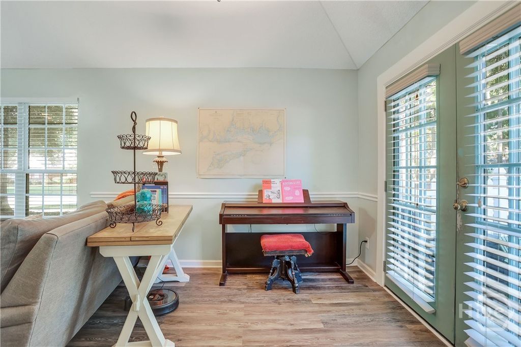 Image 13 of property listing at 15 Heron View Court, Richmond Hill, GA 31324