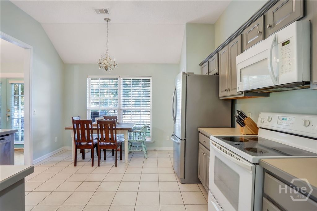 Image 15 of property listing at 15 Heron View Court, Richmond Hill, GA 31324