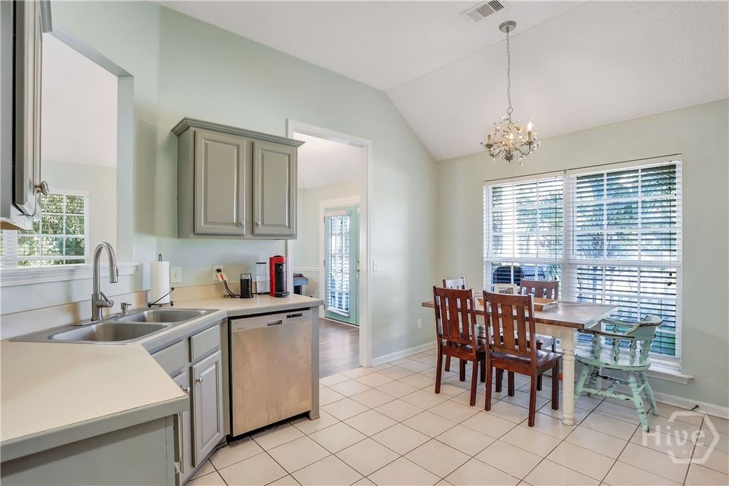 Image 17 of property listing at 15 Heron View Court, Richmond Hill, GA 31324