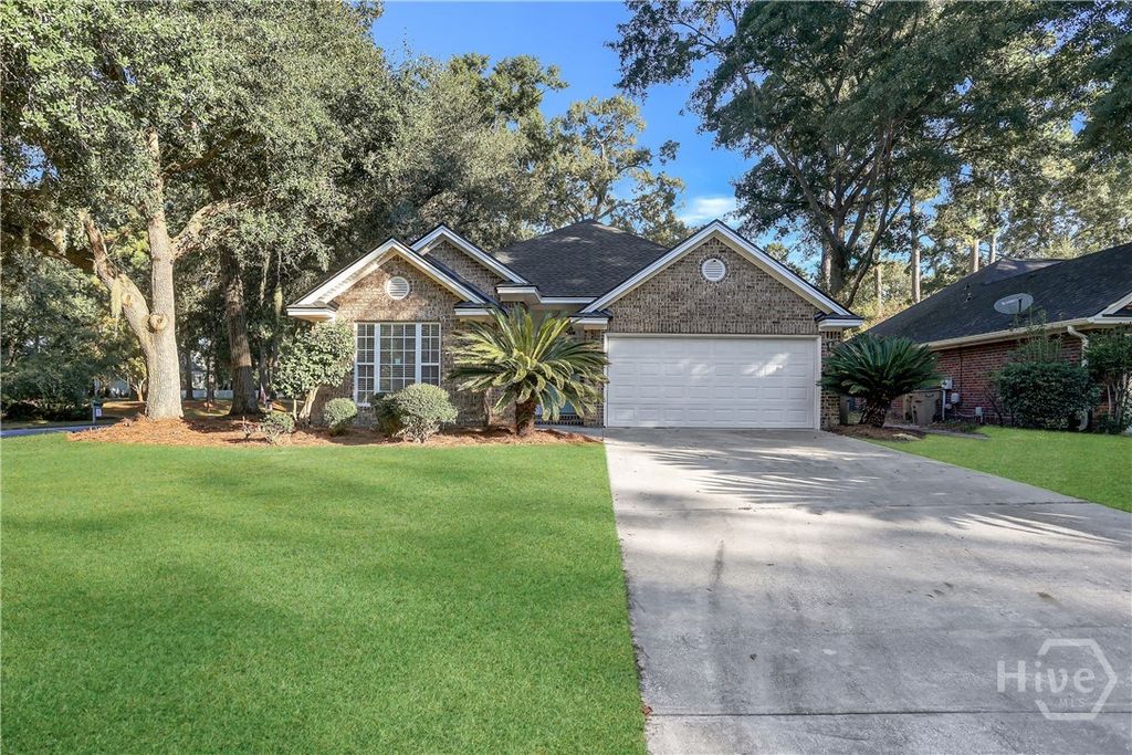 Image 2 of property listing at 15 Heron View Court, Richmond Hill, GA 31324