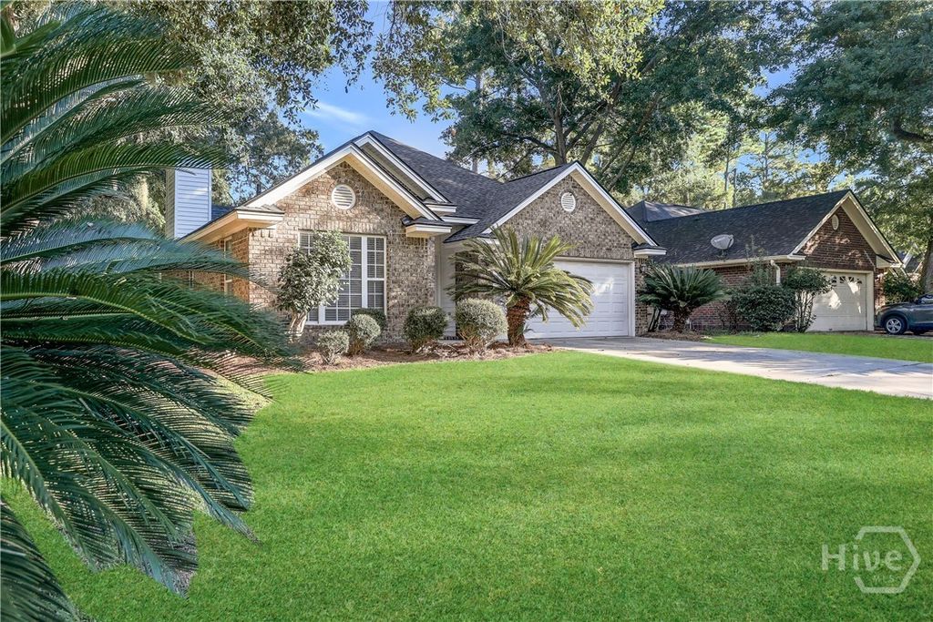Image 3 of property listing at 15 Heron View Court, Richmond Hill, GA 31324