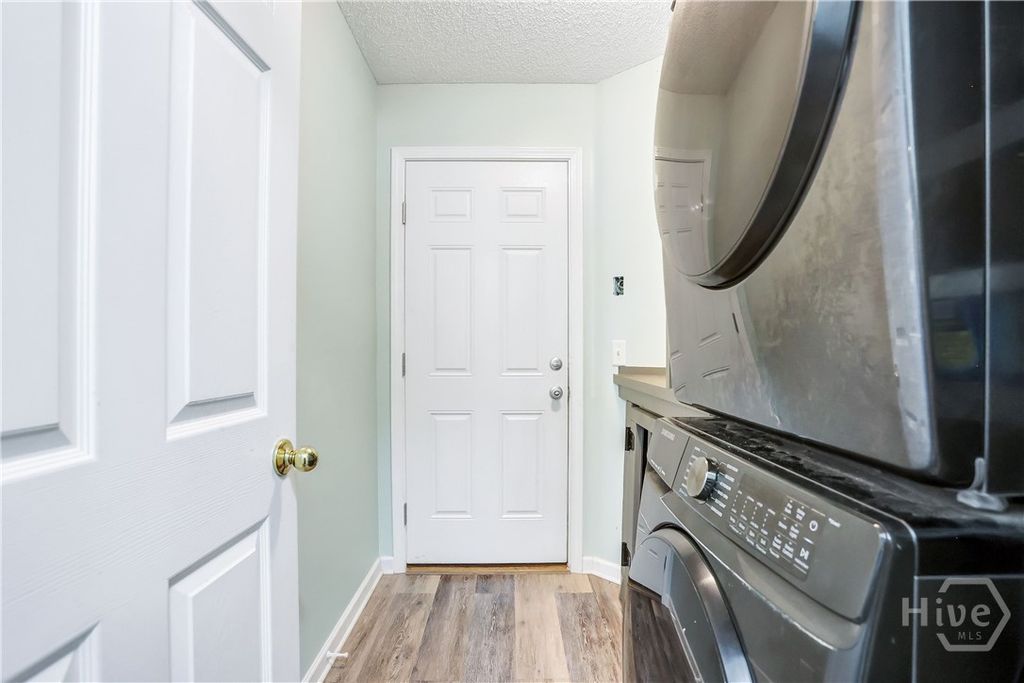 Image 32 of property listing at 15 Heron View Court, Richmond Hill, GA 31324