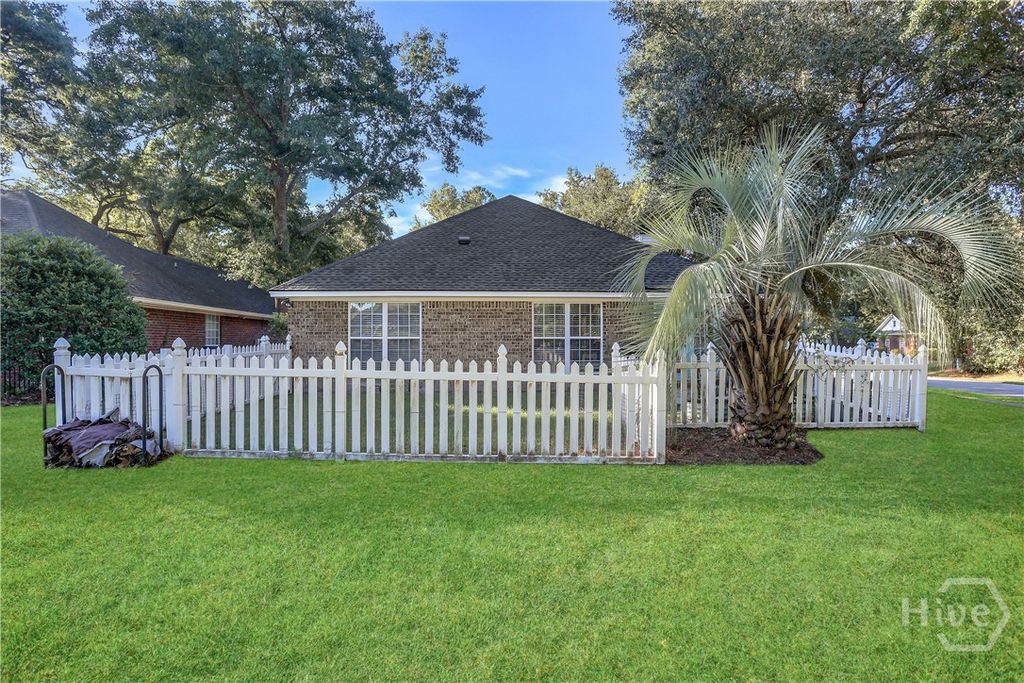 Image 33 of property listing at 15 Heron View Court, Richmond Hill, GA 31324